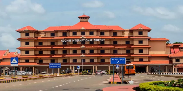 നെടുമ്പാശേരി വിമാനത്താവളത്തിൽ വീണ്ടും ബോംബ് ഭീഷണി നെടുമ്പാശേരി വിമാനത്താവളത്തിൽ വീണ്ടും ബോംബ് ഭീഷണി