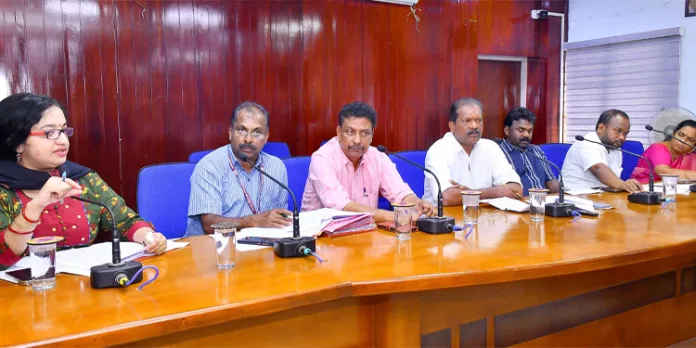 മൂഴിയാറിലെ 45 ആദിവാസി കുടുംബങ്ങള്ക്ക് സ്ഥലം ലഭ്യമാക്കി വീട് നിര്മിച്ചു നല്കുന്നതിന് നടപടി സ്വീകരിക്കണം : നിയമസഭാ സമിതി മൂഴിയാറിലെ 45 ആദിവാസി കുടുംബങ്ങള്ക്ക് സ്ഥലം ലഭ്യമാക്കി വീട് നിര്മിച്ചു നല്കുന്നതിന് നടപടി സ്വീകരിക്കണം : നിയമസഭാ സമിതി