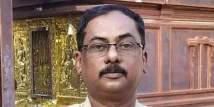 കാസർകോട്ട് എസ്ഐയെ തൂങ്ങിമരിച്ച നിലയിൽ കണ്ടെത്തി കാസർകോട്ട് എസ്ഐയെ തൂങ്ങിമരിച്ച നിലയിൽ കണ്ടെത്തി
