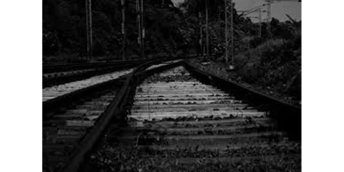 റെയിൽവേ ട്രാക്കിൽ വീണുകിടന്ന യുവതിയെ രക്ഷിച്ച സംഭവം വിവരിച്ച് കേരള പോലീസിന്റെ ഫേസ്ബുക്ക് കുറിപ്പ് റെയിൽവേ ട്രാക്കിൽ വീണുകിടന്ന യുവതിയെ രക്ഷിച്ച സംഭവം വിവരിച്ച് കേരള പോലീസിന്റെ ഫേസ്ബുക്ക് കുറിപ്പ്