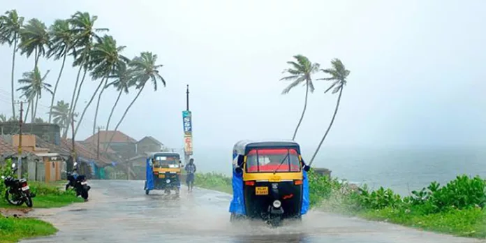 വ്യാപക മഴയ്ക്ക് സാധ്യത ; ചൊവ്വാഴ്ച നാല് ജില്ലയിൽ ഓറഞ്ച് അലേർട്ട് വ്യാപക മഴയ്ക്ക് സാധ്യത ; ചൊവ്വാഴ്ച നാല് ജില്ലയിൽ ഓറഞ്ച് അലേർട്ട്