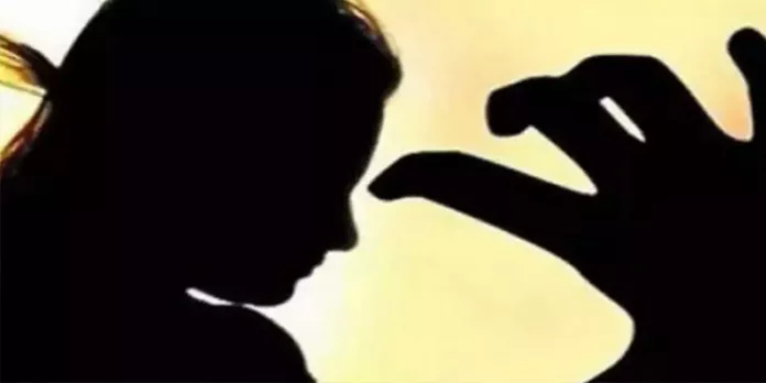 പട്ടി വിസര്ജ്യം തീറ്റിച്ചു, പട്ടിക്കൂട്ടില് ചങ്ങലക്കിട്ടു ; വീട്ടുജോലിക്കിടെ നേരിട്ട ക്രൂരത വിവരിച്ച് ഇന്തോനേഷ്യന് യുവതി പട്ടി വിസര്ജ്യം തീറ്റിച്ചു, പട്ടിക്കൂട്ടില് ചങ്ങലക്കിട്ടു ; വീട്ടുജോലിക്കിടെ നേരിട്ട ക്രൂരത വിവരിച്ച് ഇന്തോനേഷ്യന് യുവതി