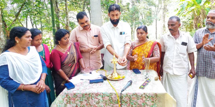 കരിമാൻതോട് മേലെപൂച്ചക്കുളം റോഡ് നവീകരണത്തിന് തുടക്കം കരിമാൻതോട് മേലെപൂച്ചക്കുളം റോഡ് നവീകരണത്തിന് തുടക്കം