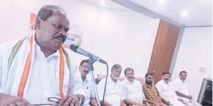 കേന്ദ്ര-സംസ്ഥാന സര്ക്കാരുകള് മത്സരിച്ച് ജീവനക്കാരെ ദ്രോഹിക്കുന്നു : പ്രൊഫ. സതീഷ് കൊച്ചുപറമ്പില് കേന്ദ്ര-സംസ്ഥാന സര്ക്കാരുകള് മത്സരിച്ച് ജീവനക്കാരെ ദ്രോഹിക്കുന്നു : പ്രൊഫ. സതീഷ് കൊച്ചുപറമ്പില്