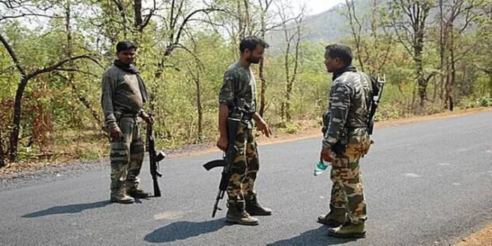 മാവോയിസ്റ്റ് ആക്രമണം : 11 സുരക്ഷാ ഉദ്യോഗസ്ഥർക്ക് വീരമൃത്യു മാവോയിസ്റ്റ് ആക്രമണം : 11 സുരക്ഷാ ഉദ്യോഗസ്ഥർക്ക് വീരമൃത്യു