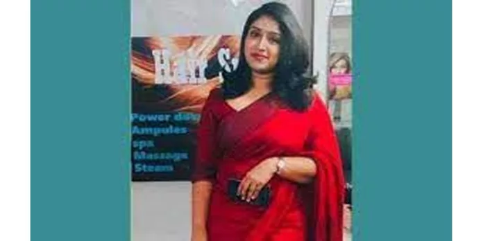 വ്യാജ അഭിഭാഷകയായി ആള്മാറാട്ടം നടത്തിയ സെസി സേവ്യര് കോടതിയില് കീഴടങ്ങി വ്യാജ അഭിഭാഷകയായി ആള്മാറാട്ടം നടത്തിയ സെസി സേവ്യര് കോടതിയില് കീഴടങ്ങി