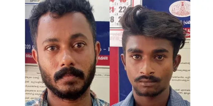 വാറ്റുചാരായം പിടികൂടി ; രണ്ടുപേർ അറസ്റ്റിൽ വാറ്റുചാരായം പിടികൂടി ; രണ്ടുപേർ അറസ്റ്റിൽ