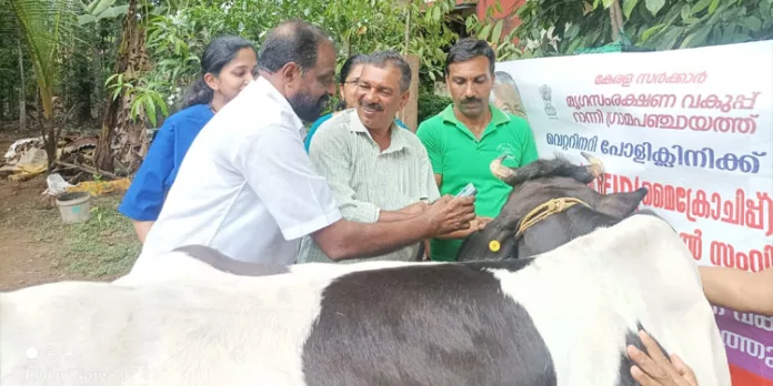 ആര്എഫ്ഐഡി മൈക്രോചിപ്പ് സംവിധാനം : പഞ്ചായത്തുതല ഉദ്ഘാടനം നടത്തി ആര്എഫ്ഐഡി മൈക്രോചിപ്പ് സംവിധാനം : പഞ്ചായത്തുതല ഉദ്ഘാടനം നടത്തി