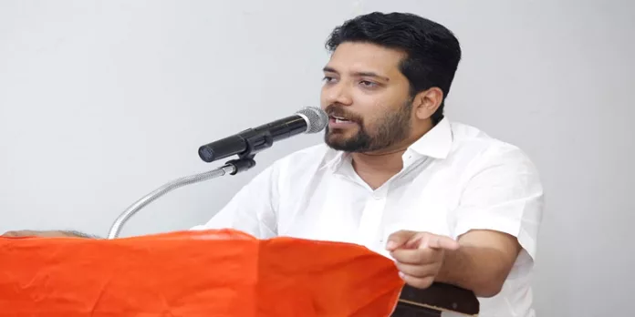 പിണറായി വിജയന്റെ ആഭ്യന്തര വകുപ്പിനെ ചൊല്ലി മോദി അഭിമാനിക്കുന്നുണ്ടാവും : വിമര്ശനവുമായി ഷാഫി പറമ്പില് പിണറായി വിജയന്റെ ആഭ്യന്തര വകുപ്പിനെ ചൊല്ലി മോദി അഭിമാനിക്കുന്നുണ്ടാവും : വിമര്ശനവുമായി ഷാഫി പറമ്പില്