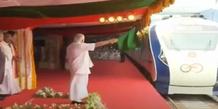 ചരിത്ര നിമിഷം ; കേരളത്തിൻ്റെ റെയിൽ വികസന കുതിപ്പിന് പ്രധാനമന്ത്രിയുടെ പച്ചക്കൊടി ; ‘ വന്ദേ ഭാരത് ’ ഫ്ലാഗ് ഓഫ് ചെയ്ത് മോദി ചരിത്ര നിമിഷം ; കേരളത്തിൻ്റെ റെയിൽ വികസന കുതിപ്പിന് പ്രധാനമന്ത്രിയുടെ പച്ചക്കൊടി ; ‘ വന്ദേ ഭാരത് ’ ഫ്ലാഗ് ഓഫ് ചെയ്ത് മോദി