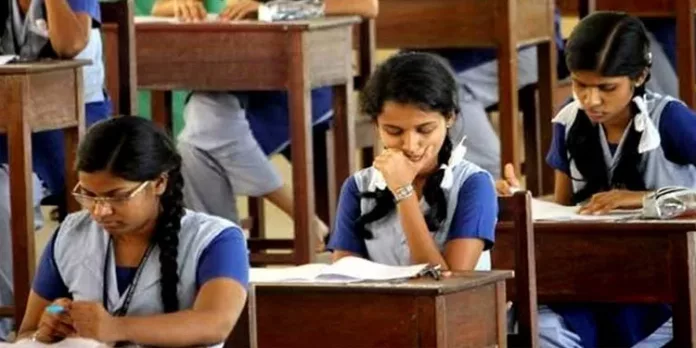 കേന്ദ്രം ഒഴിവാക്കിയ പാഠഭാഗങ്ങള് കേരളം പഠിപ്പിക്കാന് തീരുമാനം കേന്ദ്രം ഒഴിവാക്കിയ പാഠഭാഗങ്ങള് കേരളം പഠിപ്പിക്കാന് തീരുമാനം