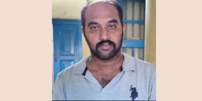 14കാരിയെ ഭീഷണിപ്പെടുത്തി നിരന്തരം പീഡിപ്പിച്ചു ; ട്യൂഷന് ടീച്ചറിന് 33 വര്ഷം കഠിന തടവും പിഴയും 14കാരിയെ ഭീഷണിപ്പെടുത്തി നിരന്തരം പീഡിപ്പിച്ചു ; ട്യൂഷന് ടീച്ചറിന് 33 വര്ഷം കഠിന തടവും പിഴയും