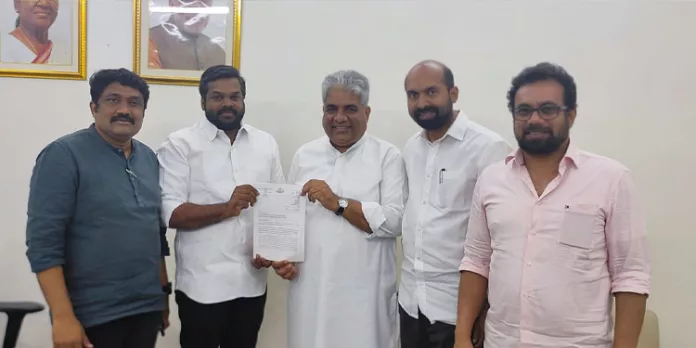 കോന്നി മണ്ഡലത്തിലെ മലയോര പട്ടയം : അടുത്ത ഫോറസ്റ്റ് അഡൈ്വസറി കമ്മറ്റിയുടെ അജണ്ടയില് ഉള്പ്പെടുത്തി തീരുമാനമാക്കും കോന്നി മണ്ഡലത്തിലെ മലയോര പട്ടയം : അടുത്ത ഫോറസ്റ്റ് അഡൈ്വസറി കമ്മറ്റിയുടെ അജണ്ടയില് ഉള്പ്പെടുത്തി തീരുമാനമാക്കും
