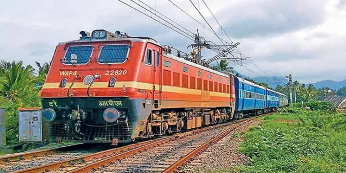 ലോകോ പൈലറ്റ് ഇറങ്ങിപ്പോയി ; വാളയാറില് ട്രെയിന് രണ്ടര മണിക്കൂര് നിര്ത്തിയിട്ടു ലോകോ പൈലറ്റ് ഇറങ്ങിപ്പോയി ; വാളയാറില് ട്രെയിന് രണ്ടര മണിക്കൂര് നിര്ത്തിയിട്ടു
