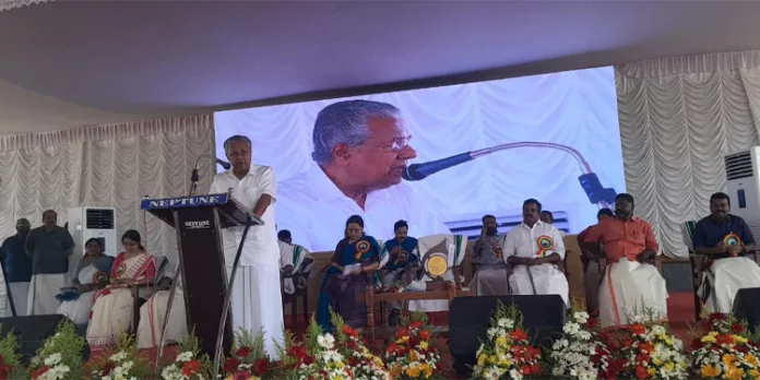 കേരളത്തിലെ മുഴുവൻ ജനങ്ങൾക്കും ആരോഗ്യ സുരക്ഷ ഉറപ്പാക്കുകയാണ് സർക്കാർ ലക്ഷ്യം : മുഖ്യമന്ത്രി പിണറായി വിജയൻ കേരളത്തിലെ മുഴുവൻ ജനങ്ങൾക്കും ആരോഗ്യ സുരക്ഷ ഉറപ്പാക്കുകയാണ് സർക്കാർ ലക്ഷ്യം : മുഖ്യമന്ത്രി പിണറായി വിജയൻ