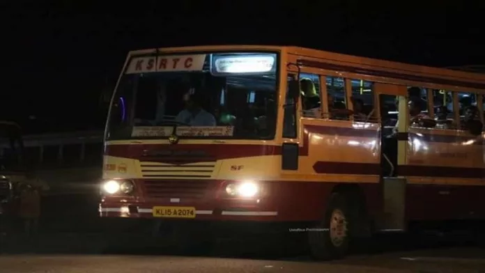 സ്വിഫ്റ്റ് ബസ്സിൽ യാത്ര ചെയ്ത യുവതിയെ അർദ്ധരാത്രി വഴിയിൽ ഇറക്കിവിട്ടു ; പരാതി സ്വിഫ്റ്റ് ബസ്സിൽ യാത്ര ചെയ്ത യുവതിയെ അർദ്ധരാത്രി വഴിയിൽ ഇറക്കിവിട്ടു ; പരാതി