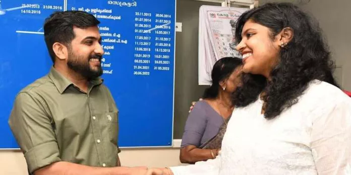 ചിന്ത ജെറോം സ്ഥാനമൊഴിഞ്ഞു, ഇനി ഷാജറിന്റെ കാലം ; ചിന്തയില്ലാത്ത യുവജന കമ്മീഷൻ ചിന്ത ജെറോം സ്ഥാനമൊഴിഞ്ഞു, ഇനി ഷാജറിന്റെ കാലം ; ചിന്തയില്ലാത്ത യുവജന കമ്മീഷൻ
