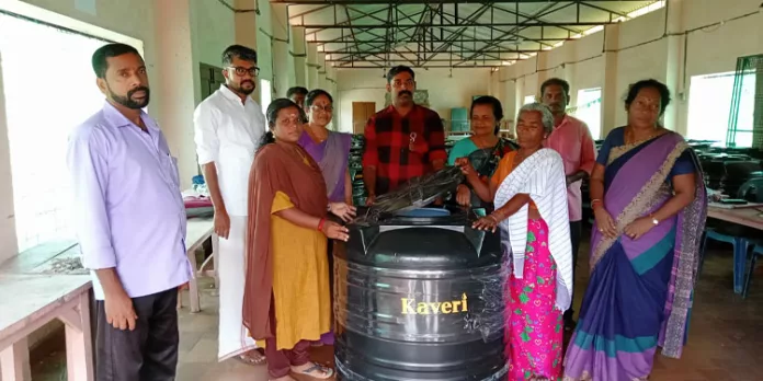 കുടിവെള്ള ടാങ്ക് വിതരണം ചെയ്ത് കുളനട ഗ്രാമപഞ്ചായത്ത് കുടിവെള്ള ടാങ്ക് വിതരണം ചെയ്ത് കുളനട ഗ്രാമപഞ്ചായത്ത്
