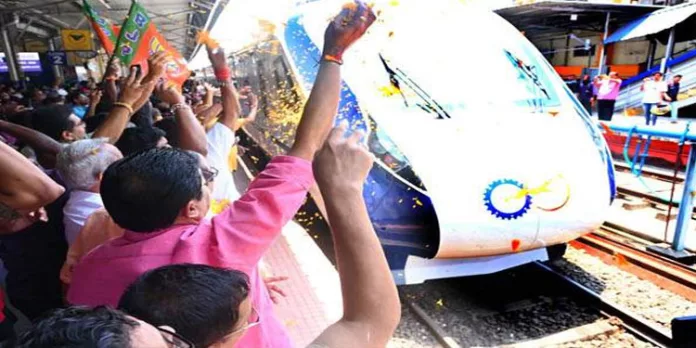 ശീതീകരിച്ച കോച്ചുകള്, ഓട്ടോമാറ്റിക് വാതിലുകള് ; അറിയാം വന്ദേഭാരതിന്റെ പ്രത്യേകതകള് ശീതീകരിച്ച കോച്ചുകള്, ഓട്ടോമാറ്റിക് വാതിലുകള് ; അറിയാം വന്ദേഭാരതിന്റെ പ്രത്യേകതകള്
