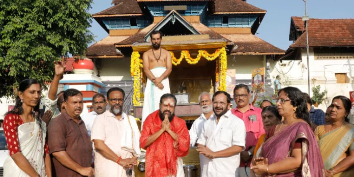 ആറന്മുള വൈഷ്ണവ സത്രത്തെ വരവേൽക്കാൻ പള്ളിയോടകരകളും ആറന്മുള വൈഷ്ണവ സത്രത്തെ വരവേൽക്കാൻ പള്ളിയോടകരകളും