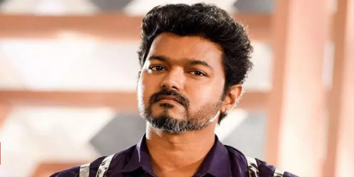 ആരാധകരിൽ നിന്ന് ഒഴിവാകാൻ സിഗ്നൽ തെറ്റിച്ചു ; തമിഴ് നടന് വിജയ്ക്ക് പിഴ ആരാധകരിൽ നിന്ന് ഒഴിവാകാൻ സിഗ്നൽ തെറ്റിച്ചു ; തമിഴ് നടന് വിജയ്ക്ക് പിഴ