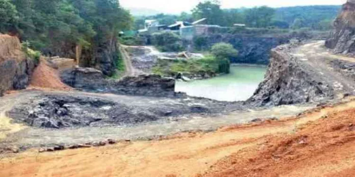സമരം കടുപ്പിച്ച് ക്വാറി ഉടമകൾ ; നാളെ മുതൽ വാഹന പ്രചരണവും പ്രതിഷേധ പ്രകടനവും സംഘടിപ്പിക്കും സമരം കടുപ്പിച്ച് ക്വാറി ഉടമകൾ ; നാളെ മുതൽ വാഹന പ്രചരണവും പ്രതിഷേധ പ്രകടനവും സംഘടിപ്പിക്കും