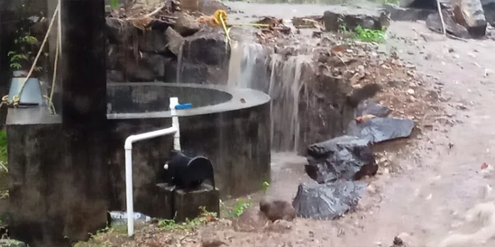 കിണര് മലിനമാകുന്നതായി പരാതി കിണര് മലിനമാകുന്നതായി പരാതി