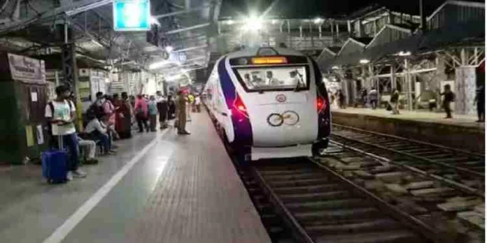 വന്ദേഭാരതിന്റെ പരീക്ഷണ ഓട്ടം തുടരുന്നു ; തിരുവനന്തപുരത്തുനിന്ന് കോട്ടയത്ത് എത്തിയത് 135 മിനിറ്റിൽ വന്ദേഭാരതിന്റെ പരീക്ഷണ ഓട്ടം തുടരുന്നു ; തിരുവനന്തപുരത്തുനിന്ന് കോട്ടയത്ത് എത്തിയത് 135 മിനിറ്റിൽ