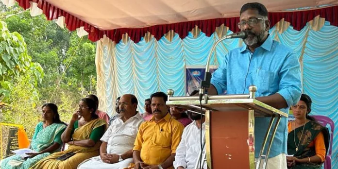 സാധാരണക്കാരായ ജനവിഭാഗങ്ങളെ സമൂഹത്തിന്റെ മുഖ്യധാരയിലെത്തിക്കാന് സര്ക്കാര് ശ്രമം : ഡെപ്യൂട്ടി സ്പീക്കര് സാധാരണക്കാരായ ജനവിഭാഗങ്ങളെ സമൂഹത്തിന്റെ മുഖ്യധാരയിലെത്തിക്കാന് സര്ക്കാര് ശ്രമം : ഡെപ്യൂട്ടി സ്പീക്കര്