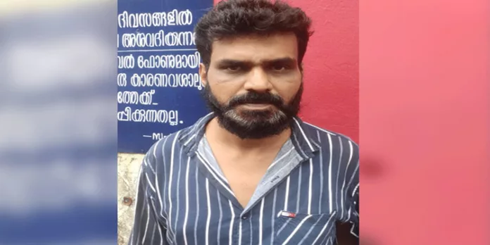 മഞ്ചേശ്വരത്ത് കുപ്രസിദ്ധ ഗുണ്ട ഗുജരി അമ്മി അറസ്റ്റില് മഞ്ചേശ്വരത്ത് കുപ്രസിദ്ധ ഗുണ്ട ഗുജരി അമ്മി അറസ്റ്റില്
