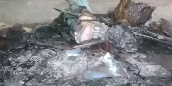 കണ്ണൂരില് റേഡിയോ പൊട്ടിത്തെറിച്ച് വീടിന് തീ പിടിച്ചു കണ്ണൂരില് റേഡിയോ പൊട്ടിത്തെറിച്ച് വീടിന് തീ പിടിച്ചു