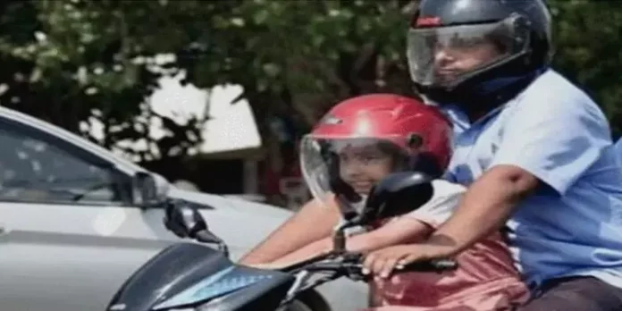 ഇരുചക്ര വാഹനങ്ങളിൽ കുട്ടികളുമായുള്ള യാത്ര ; ഇളവ് തേടി കേന്ദ്രത്തിന് കത്തയച്ച് കേരളം ഇരുചക്ര വാഹനങ്ങളിൽ കുട്ടികളുമായുള്ള യാത്ര ; ഇളവ് തേടി കേന്ദ്രത്തിന് കത്തയച്ച് കേരളം