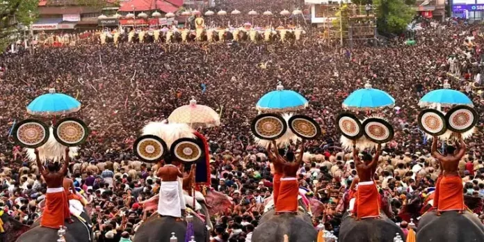 തൃശൂർ പൂരം ; പാരമ്പര്യത്തനിമയിൽ മഠത്തിൽ വരവ് തൃശൂർ പൂരം ; പാരമ്പര്യത്തനിമയിൽ മഠത്തിൽ വരവ്