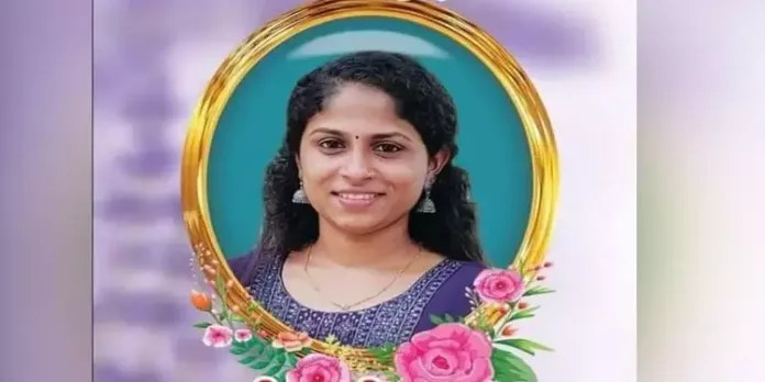ആതിര പരാതി നൽകിയത് പ്രതിയെങ്ങനെ അറിഞ്ഞു? പോലീസ് ചോര്ത്തിയെന്ന് യൂത്ത് കോൺഗ്രസ് ആതിര പരാതി നൽകിയത് പ്രതിയെങ്ങനെ അറിഞ്ഞു? പോലീസ് ചോര്ത്തിയെന്ന് യൂത്ത് കോൺഗ്രസ്