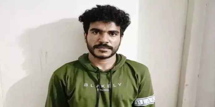 മകനെ കൊല്ലുമെന്ന് ഭീഷണിപ്പെടുത്തി വീട്ടമ്മയെ പീഡിപ്പിച്ച യുവാവ് അറസ്റ്റിൽ മകനെ കൊല്ലുമെന്ന് ഭീഷണിപ്പെടുത്തി വീട്ടമ്മയെ പീഡിപ്പിച്ച യുവാവ് അറസ്റ്റിൽ