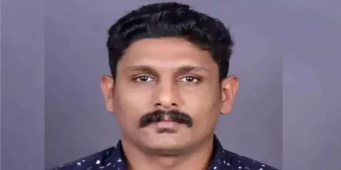 കായംകുളത്ത് ദേശീയപാതയിൽ കാർ സ്കൂട്ടറിൽ ഇടിച്ച് യുവാവിന് ദാരുണാന്ത്യം കായംകുളത്ത് ദേശീയപാതയിൽ കാർ സ്കൂട്ടറിൽ ഇടിച്ച് യുവാവിന് ദാരുണാന്ത്യം