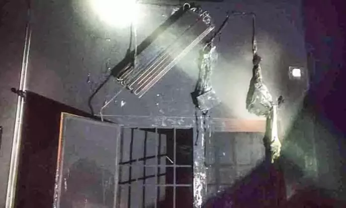 എ.സി പൊട്ടിത്തെറിച്ചു ; വീട്ടിനുള്ളിൽ തീപിടിത്തം എ.സി പൊട്ടിത്തെറിച്ചു ; വീട്ടിനുള്ളിൽ തീപിടിത്തം