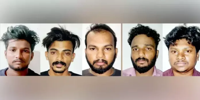 ഇരട്ടിമൂല്യമുള്ള വിദേശ കറൻസി നൽകാമെന്ന് വാഗ്ദാനം ; റിട്ട. ഉദ്യോഗസ്ഥനിൽനിന്ന് പണം തട്ടിയ അഭിഭാഷകയും ഭർത്താവുമടക്കം ഒമ്പതംഗ സംഘം അറസ്റ്റിൽ ഇരട്ടിമൂല്യമുള്ള വിദേശ കറൻസി നൽകാമെന്ന് വാഗ്ദാനം ; റിട്ട. ഉദ്യോഗസ്ഥനിൽനിന്ന് പണം തട്ടിയ അഭിഭാഷകയും ഭർത്താവുമടക്കം ഒമ്പതംഗ സംഘം അറസ്റ്റിൽ