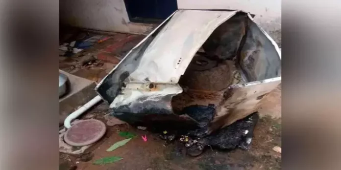 ഫ്രിഡ്ജ് പൊട്ടിത്തെറിച്ച് വീട്ടമ്മക്ക് ഗുരുതരമായി പൊള്ളലേറ്റു ഫ്രിഡ്ജ് പൊട്ടിത്തെറിച്ച് വീട്ടമ്മക്ക് ഗുരുതരമായി പൊള്ളലേറ്റു