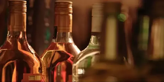 വീണ്ടും മദ്യ ദുരന്തം ; തമിഴ്നാട്ടിലെ ബാറിൽനിന്ന് മദ്യം കഴിച്ച രണ്ടുപേർക്ക് ദാരുണാന്ത്യം വീണ്ടും മദ്യ ദുരന്തം ; തമിഴ്നാട്ടിലെ ബാറിൽനിന്ന് മദ്യം കഴിച്ച രണ്ടുപേർക്ക് ദാരുണാന്ത്യം
