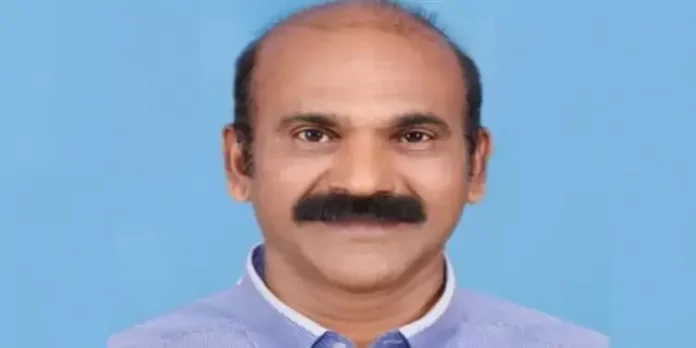 ഗവേഷക വിദ്യാർഥിനിയോട് മോശം പെരുമാറ്റം ; കോളേജ് പ്രിന്സിപ്പലിന് സസ്പെന്ഷന് ഗവേഷക വിദ്യാർഥിനിയോട് മോശം പെരുമാറ്റം ; കോളേജ് പ്രിന്സിപ്പലിന് സസ്പെന്ഷന്