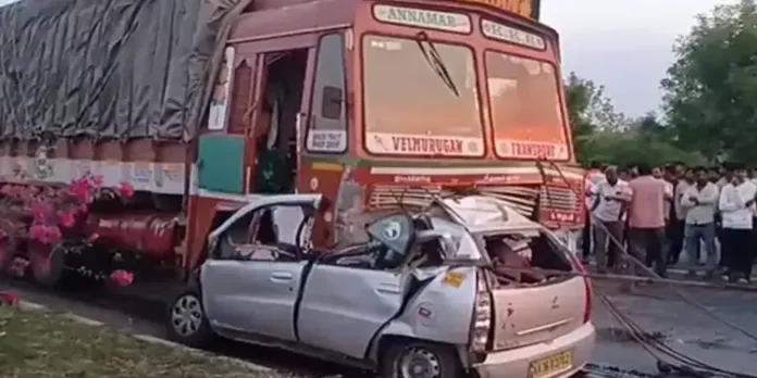 കർണാടകയിൽ ലോറിയും കാറും കൂട്ടിയിടിച്ച് രണ്ട് കുട്ടികളടക്കം ആറു മരണം കർണാടകയിൽ ലോറിയും കാറും കൂട്ടിയിടിച്ച് രണ്ട് കുട്ടികളടക്കം ആറു മരണം