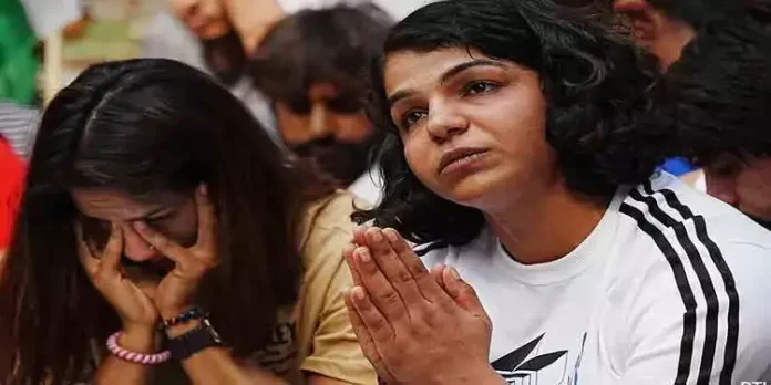 ‘ രാജ്യത്തിന്റെ പെൺമക്കൾ എന്നായിരുന്നു മോദി തങ്ങളെ വിശേഷിപ്പിച്ചത് , എന്നാൽ പാർലമെന്റ് ഉദ്ഘാടനം ആയിരുന്നു അദ്ദേഹത്തിന്റെ പരിഗണനയിൽ ‘ ; മെഡലുകൾ ഇന്ന് വൈകീട്ട് ഗംഗയിൽ ഒഴുക്കുമെന്ന് ഗുസ്തി താരങ്ങൾ ‘ രാജ്യത്തിന്റെ പെൺമക്കൾ എന്നായിരുന്നു മോദി തങ്ങളെ വിശേഷിപ്പിച്ചത് , എന്നാൽ പാർലമെന്റ് ഉദ്ഘാടനം ആയിരുന്നു അദ്ദേഹത്തിന്റെ പരിഗണനയിൽ ‘ ; മെഡലുകൾ ഇന്ന് വൈകീട്ട് ഗംഗയിൽ ഒഴുക്കുമെന്ന് ഗുസ്തി താരങ്ങൾ