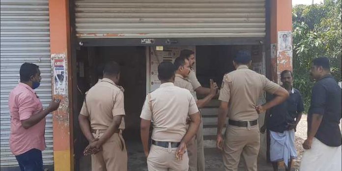 ചെങ്ങന്നൂരിലെ ബിവറേജസ് ഔട്ട് ലെറ്റിൽ മോഷണം ചെങ്ങന്നൂരിലെ ബിവറേജസ് ഔട്ട് ലെറ്റിൽ മോഷണം