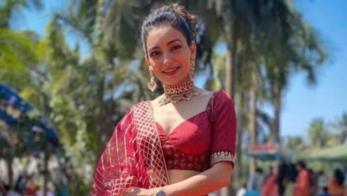 നിയന്ത്രണം വിട്ട് കാർ കൊക്കയിലേക്ക് മറിഞ്ഞു ; നടി വൈഭവി ഉപാധ്യായ മരിച്ചു നിയന്ത്രണം വിട്ട് കാർ കൊക്കയിലേക്ക് മറിഞ്ഞു ; നടി വൈഭവി ഉപാധ്യായ മരിച്ചു