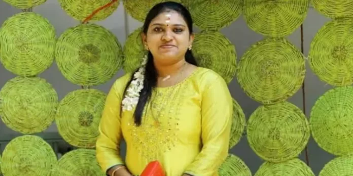 വിവാഹം വാഗ്ദാനം നൽകി പണം തട്ടി ; അശ്വതി അച്ചു അറസ്റ്റിൽ വിവാഹം വാഗ്ദാനം നൽകി പണം തട്ടി ; അശ്വതി അച്ചു അറസ്റ്റിൽ