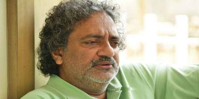 വികസന മുന്നേറ്റ ജാഥയ്ക്കിടെ പെൻഷൻ തുക പാർട്ടി ഫണ്ടിലേക്ക് നൽകിയ വയോധികന്റെ ദൃശ്യങ്ങളെ പരിഹസിച്ച് നടൻ ജോയ് മാത്യു വികസന മുന്നേറ്റ ജാഥയ്ക്കിടെ പെൻഷൻ തുക പാർട്ടി ഫണ്ടിലേക്ക് നൽകിയ വയോധികന്റെ ദൃശ്യങ്ങളെ പരിഹസിച്ച് നടൻ ജോയ് മാത്യു