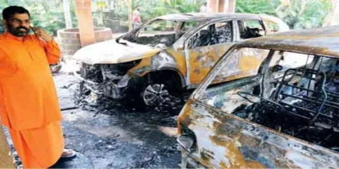 സന്ദീപാനന്ദഗിരിയുടെ ആശ്രമം കത്തിച്ച കേസ് : ബിജെപി നേതാവടക്കം രണ്ട് പേർ റിമാൻഡിൽ സന്ദീപാനന്ദഗിരിയുടെ ആശ്രമം കത്തിച്ച കേസ് : ബിജെപി നേതാവടക്കം രണ്ട് പേർ റിമാൻഡിൽ
