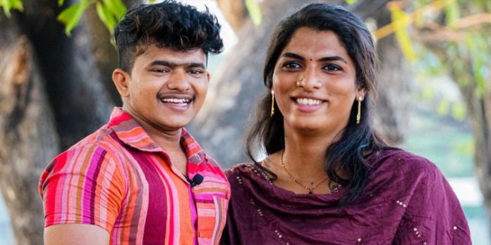 കസേര കൊണ്ട് തലയ്ക്കടിച്ചു ; പ്രവീൺനാഥിന്റെ മരണത്തിൽ റിഷാനയ്ക്ക് എതിരെ ഗുരുതരമായ ആരോപണങ്ങളുമായി സഹയാത്രിക കസേര കൊണ്ട് തലയ്ക്കടിച്ചു ; പ്രവീൺനാഥിന്റെ മരണത്തിൽ റിഷാനയ്ക്ക് എതിരെ ഗുരുതരമായ ആരോപണങ്ങളുമായി സഹയാത്രിക