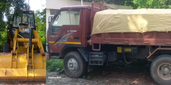അനധികൃത പച്ചമണ്ണ് ഖനനം നടത്തിയതിന് മണ്ണുമാന്തിയും ടിപ്പറും പിടിച്ചെടുത്തു ; രണ്ടുപേർ അറസ്റ്റിൽ അനധികൃത പച്ചമണ്ണ് ഖനനം നടത്തിയതിന് മണ്ണുമാന്തിയും ടിപ്പറും പിടിച്ചെടുത്തു ; രണ്ടുപേർ അറസ്റ്റിൽ